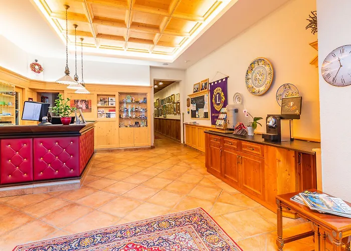 Post Hoenigwirt מלון 3*