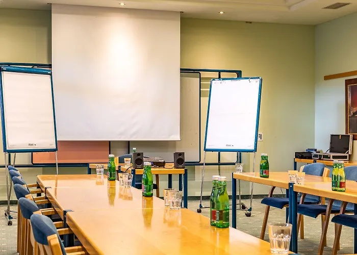 Post Hoenigwirt מלון